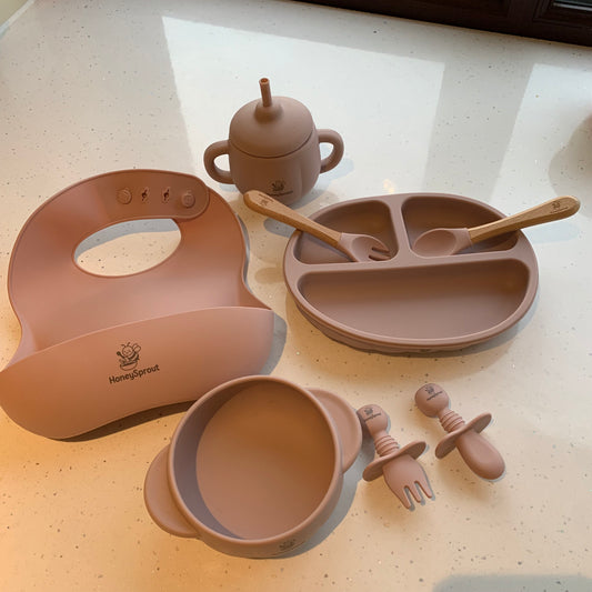 SILICONE FEEDING SET-🤍 Our silicone feeding set is soft, durable and easy to clean — designed to make early mealtimes simpler for parents and babies alike.