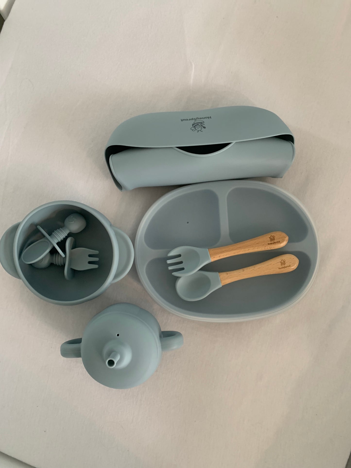 SILICONE FEEDING SET-🤍 Our silicone feeding set is soft, durable and easy to clean — designed to make early mealtimes simpler for parents and babies alike.