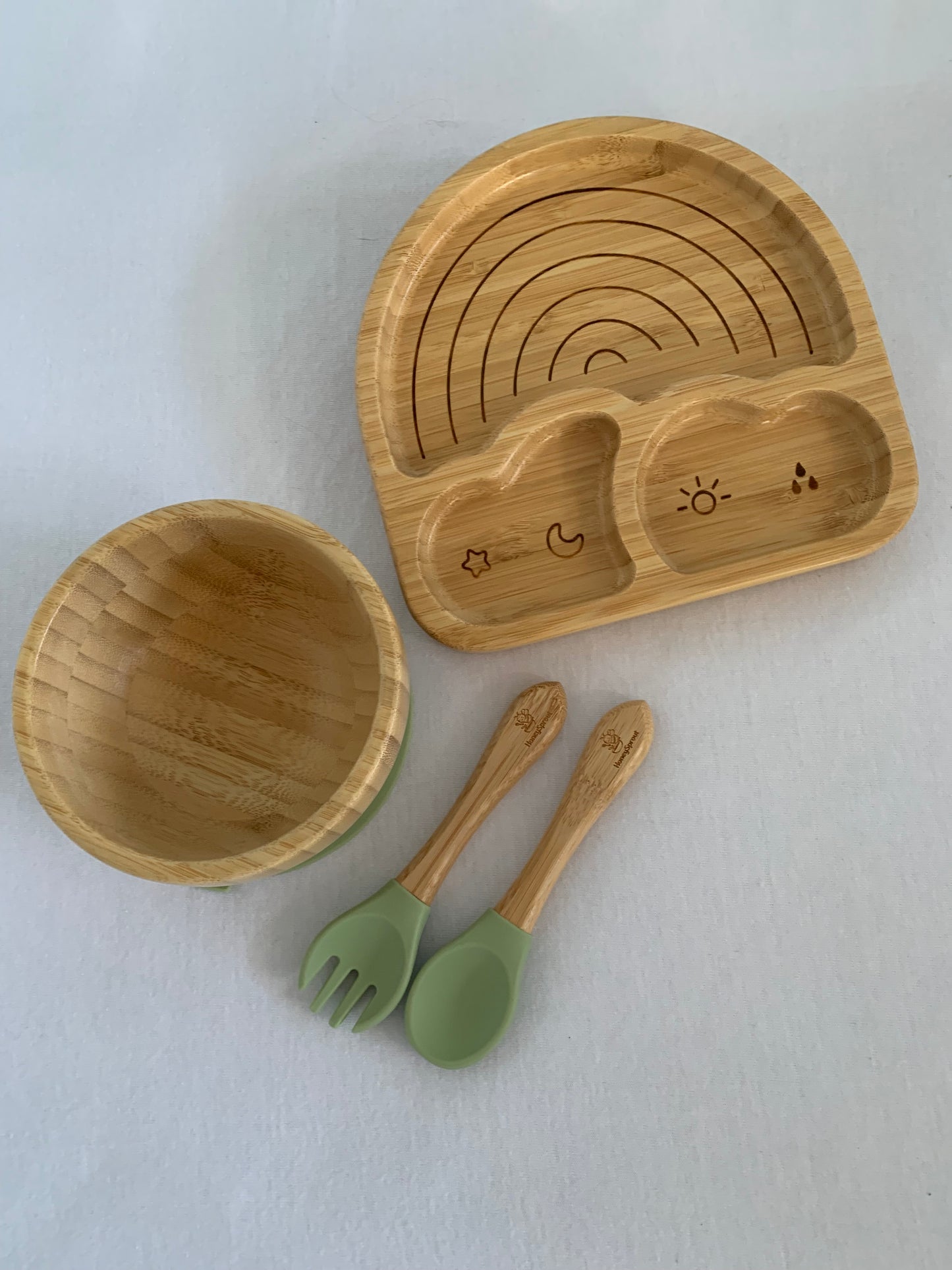 🌿 BAMBOO FEEDING SET — 

Our bamboo feeding set is designed to support your baby’s weaning journey, combining natural materials with thoughtful design for everyday mealtimes.