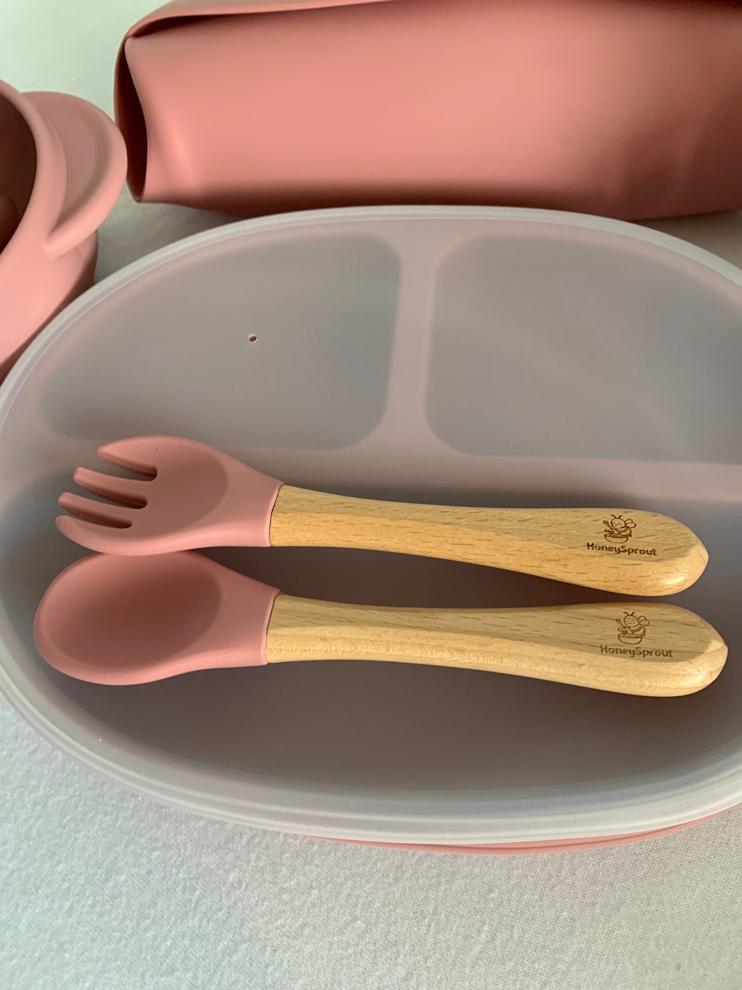 SILICONE FEEDING SET-🤍 Our silicone feeding set is soft, durable and easy to clean — designed to make early mealtimes simpler for parents and babies alike.