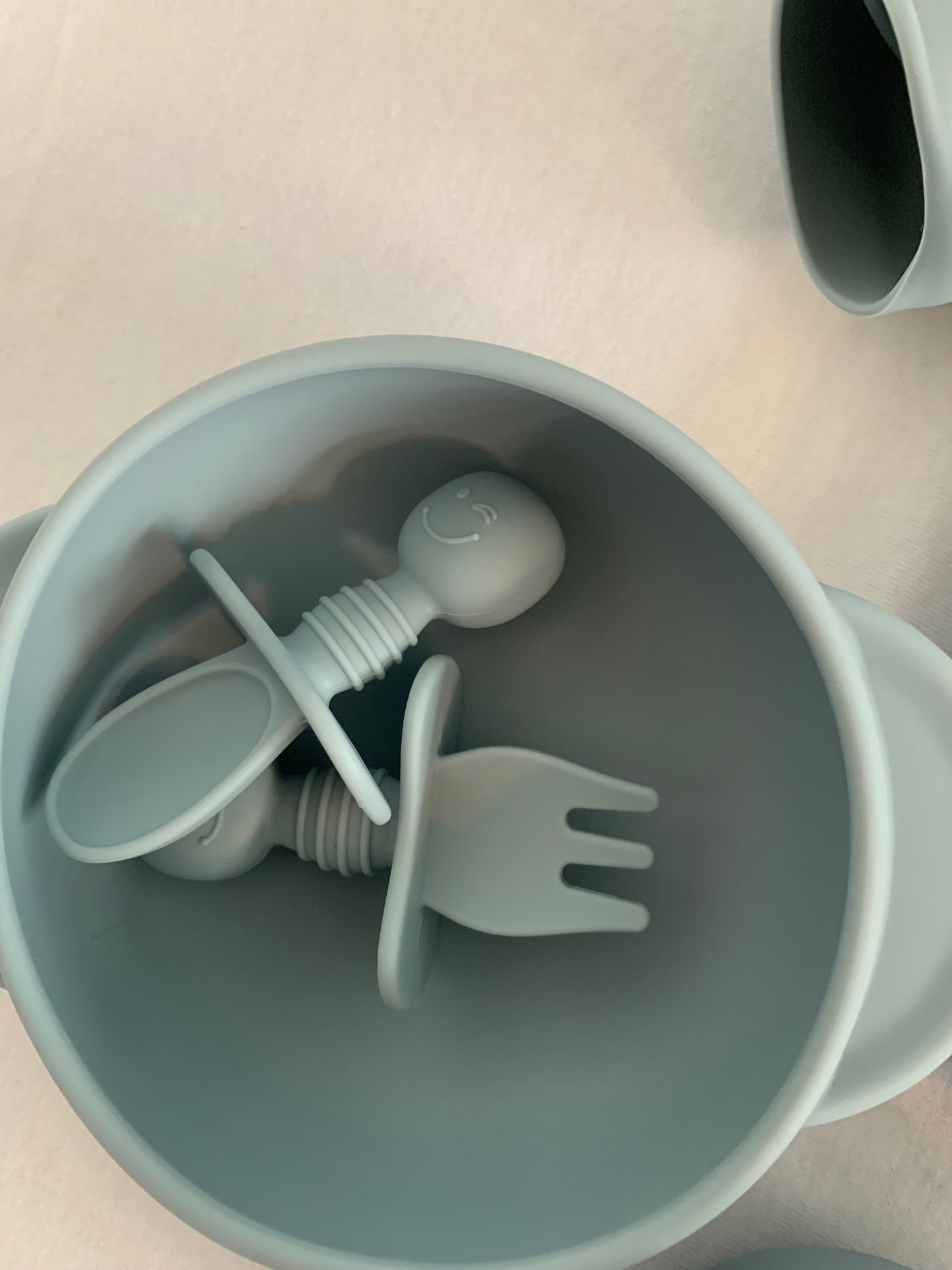 SILICONE FEEDING SET-🤍 Our silicone feeding set is soft, durable and easy to clean — designed to make early mealtimes simpler for parents and babies alike.