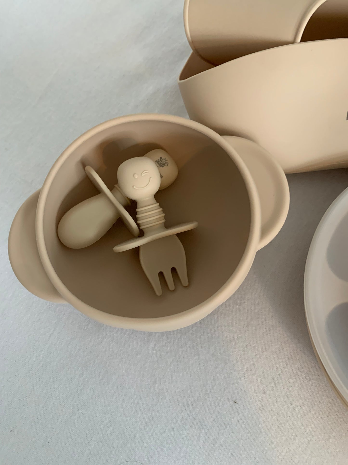 SILICONE FEEDING SET-🤍 Our silicone feeding set is soft, durable and easy to clean — designed to make early mealtimes simpler for parents and babies alike.