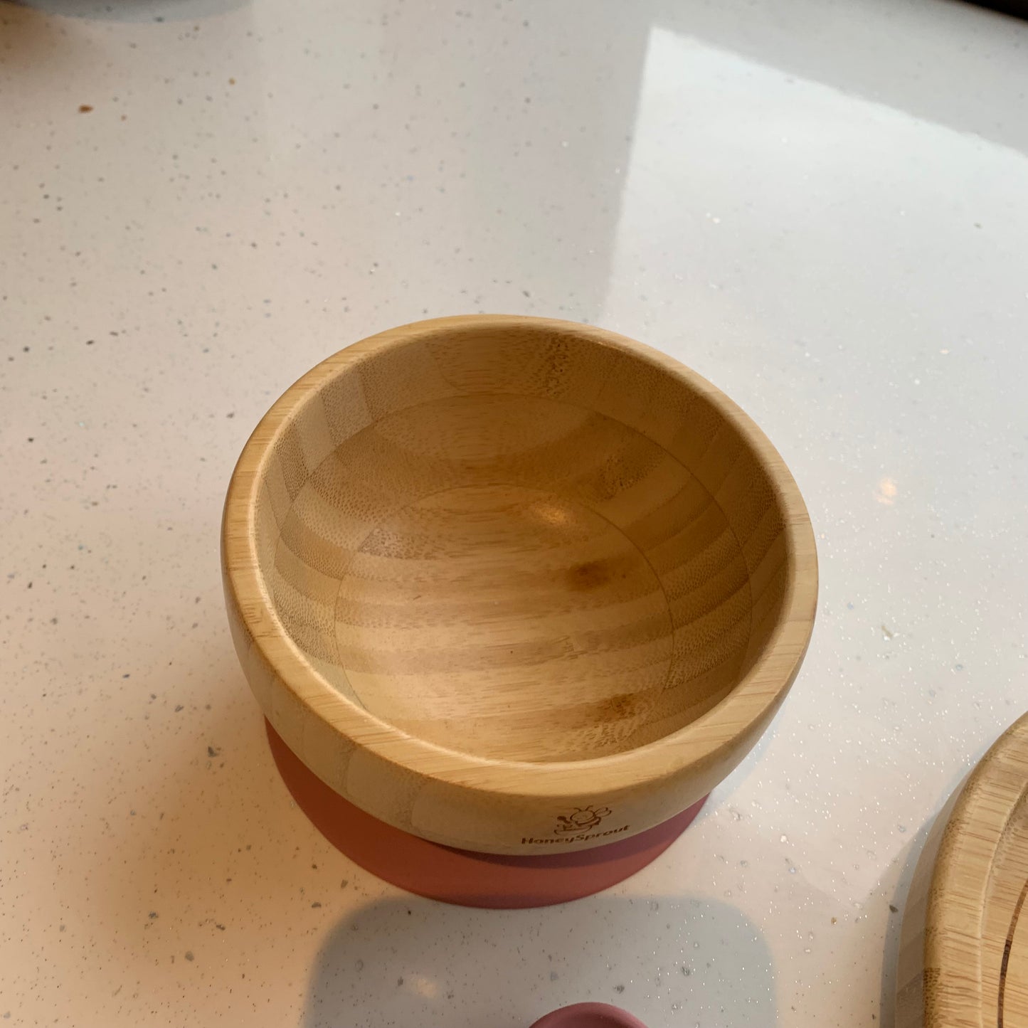 🌿 BAMBOO FEEDING SET — 

Our bamboo feeding set is designed to support your baby’s weaning journey, combining natural materials with thoughtful design for everyday mealtimes.