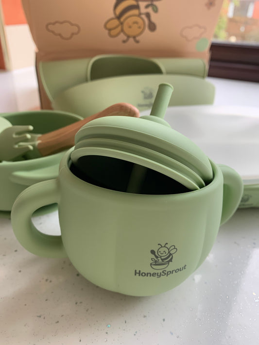 SILICONE FEEDING SET-🤍 Our silicone feeding set is soft, durable and easy to clean — designed to make early mealtimes simpler for parents and babies alike.